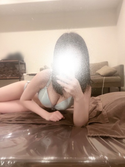 みみ 顔面偏差70越え黒髪清楚美女(受付イチオシさんの写真