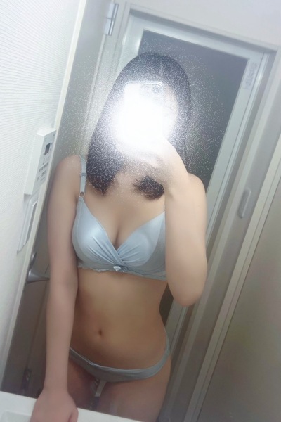みみ 顔面偏差70越え黒髪清楚美女(受付イチオシさんの写真